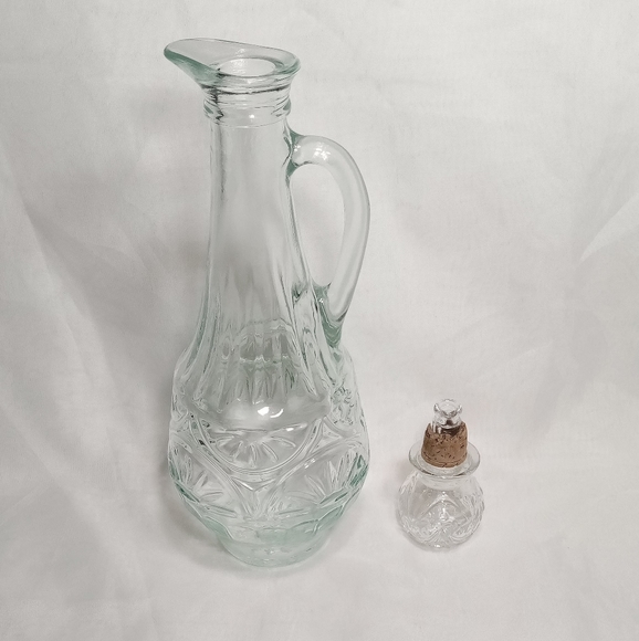 Vintage Daisy Green clear Glass Decanter pitcher cork stopper. - Picture 10 of 13